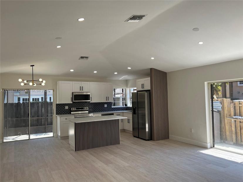 Picture of 19647 NW 85Th Ave, Hialeah FL 33015