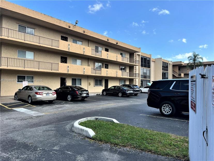 Picture of 8401 SW 107Th Ave # 121E, Miami FL 33173