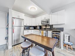 Picture of 820 NW 87Th Ave # 409, Miami, FL 33172