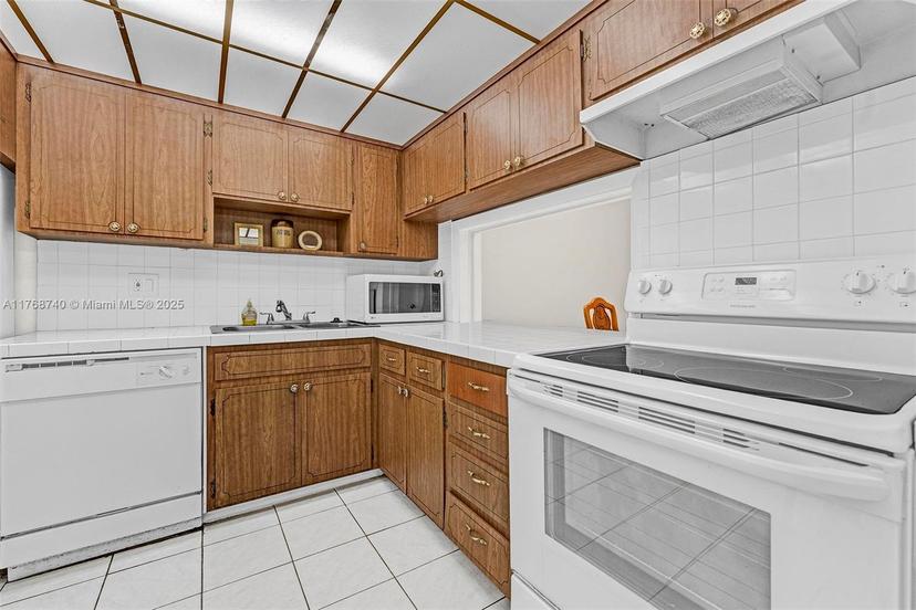 Picture of 330 SE 2Nd St # 103G, Hallandale Beach FL 33009
