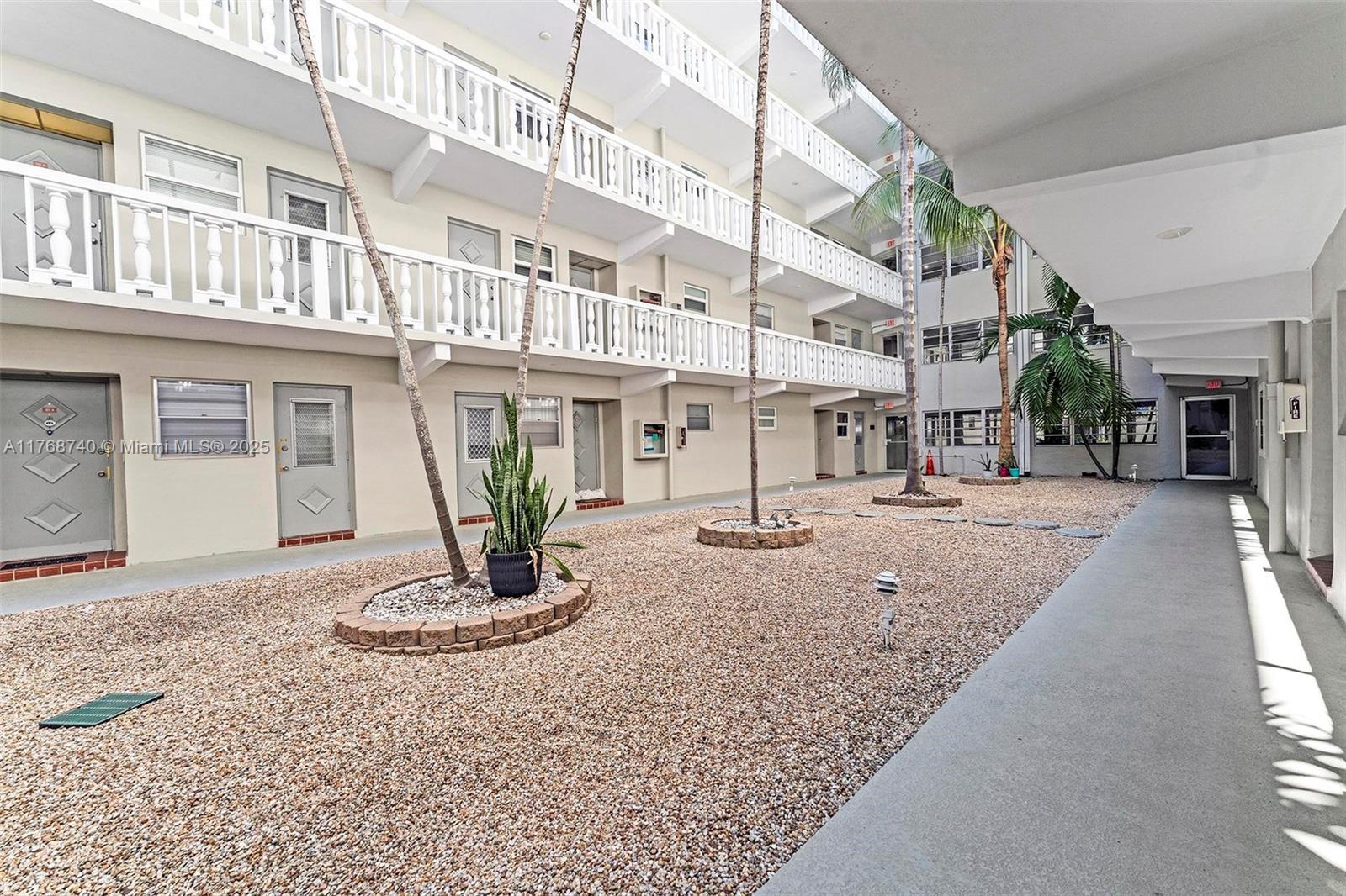 Picture of 330 SE 2Nd St # 103G, Hallandale Beach, FL 33009
