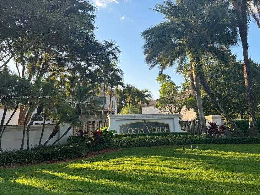 Picture of 3198 NW 98Th Ct, Doral FL 33172