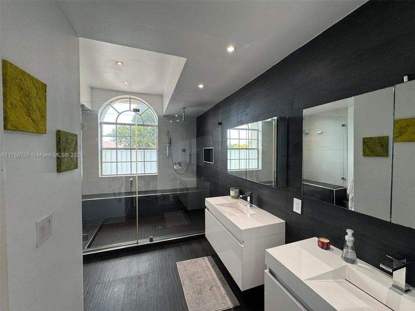 Picture of 3198 NW 98Th Ct, Doral FL 33172