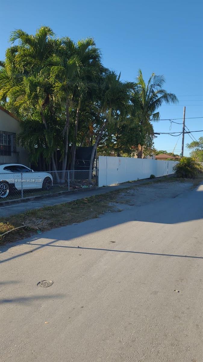 Picture of 881 SE 8Th St, Hialeah FL 33010