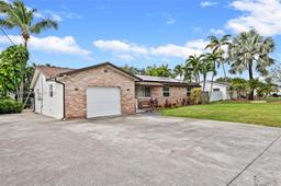 Picture of 4291 SW 67Th Ter, Davie, FL 33314