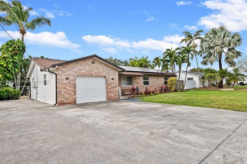 Picture of 4291 SW 67Th Ter, Davie FL 33314