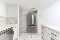 Picture of 1931 Sabal Palm Dr # 301, Davie, FL 33324