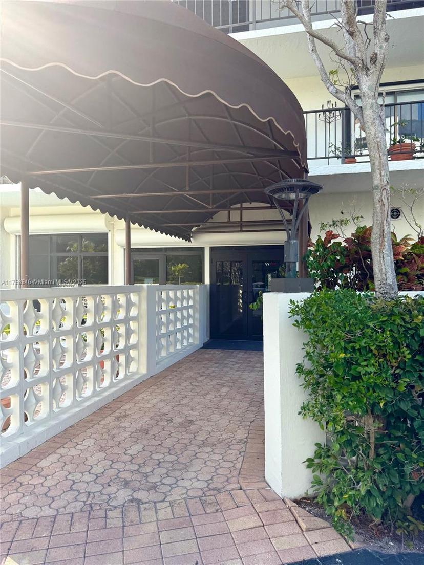 Picture of 77 Crandon Blvd # 2B, Key Biscayne FL 33149