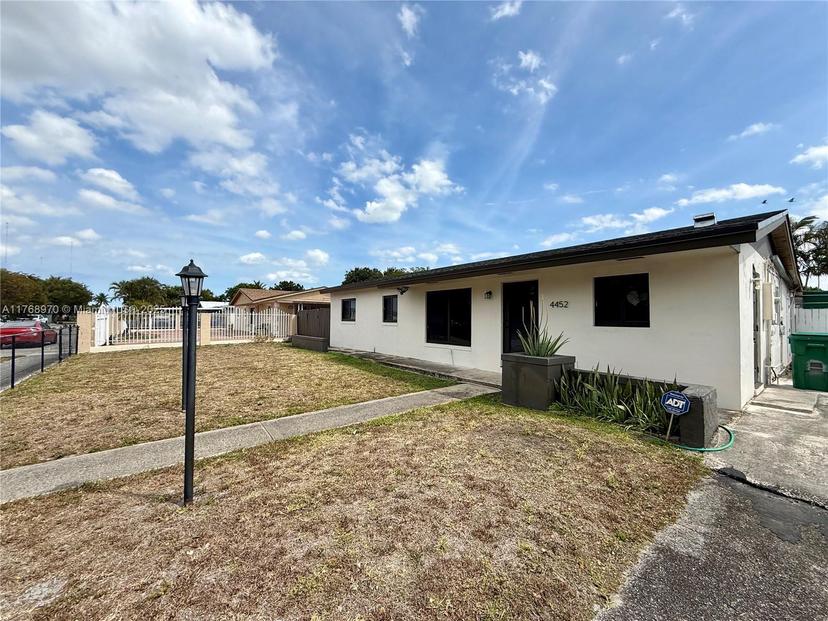 Picture of 4452 NW 204Th St, Miami Gardens FL 33055