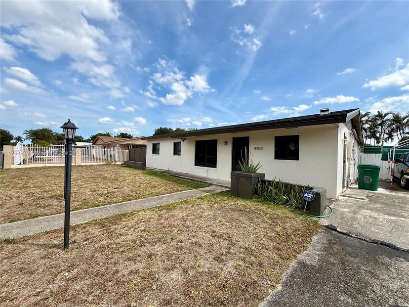 Picture of 4452 NW 204Th St, Miami Gardens FL 33055