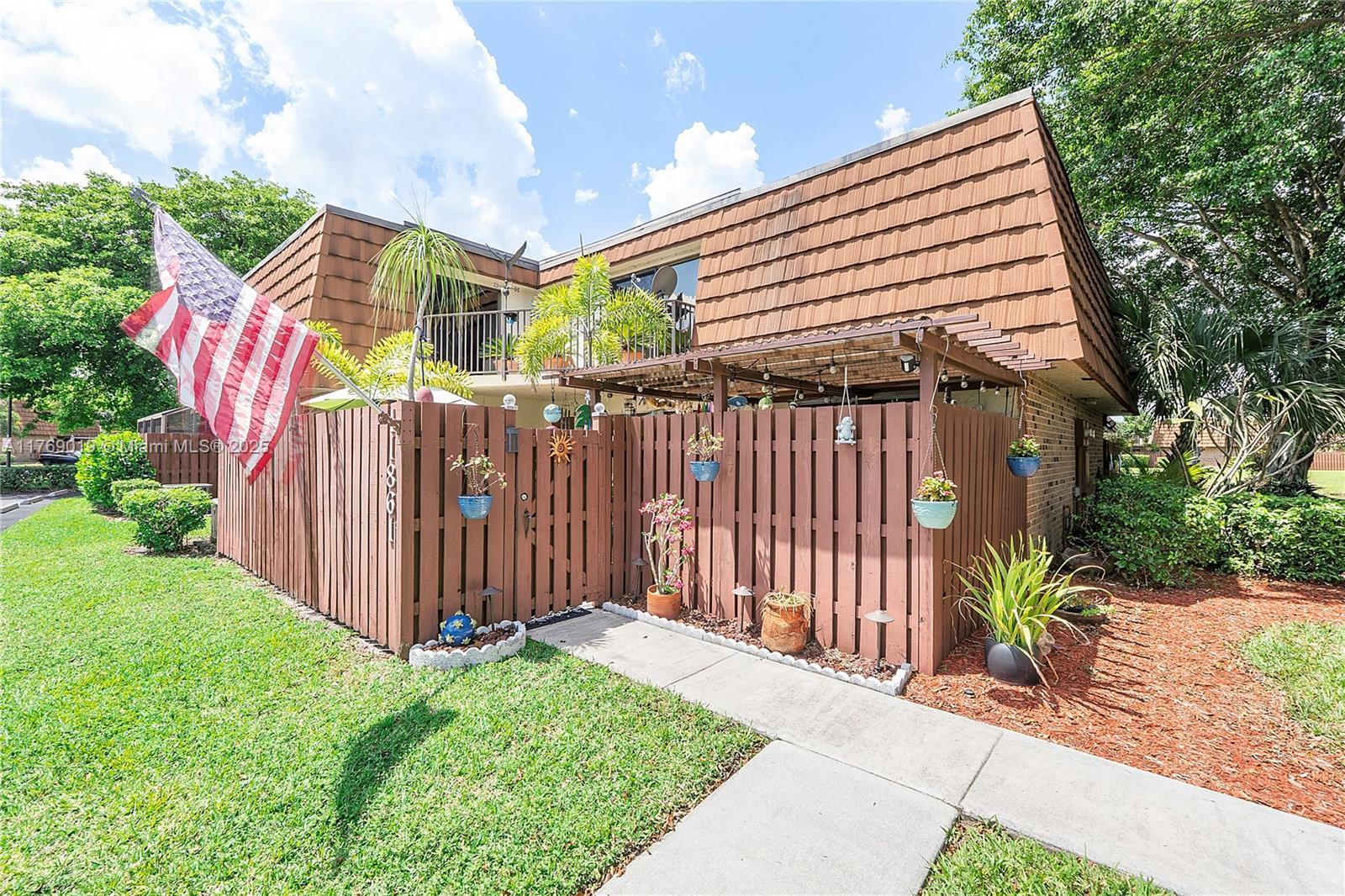 Picture of 11861 SW 13Th Ct, Davie, FL 33325