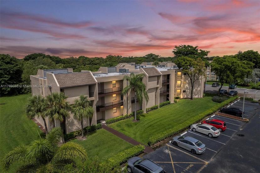 Picture of 6301 N University Dr # 310, Tamarac FL 33321