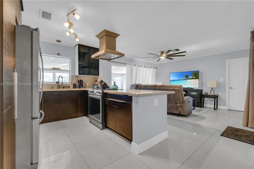 Picture of 9371 NW 33Rd Mnr, Sunrise FL 33351