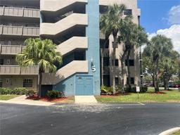Picture of 1001 Colony Point Cir # 114, Pembroke Pines, FL 33026
