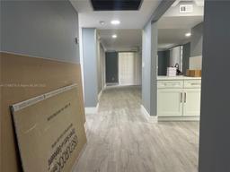 Picture of 1001 Colony Point Cir # 114, Pembroke Pines, FL 33026