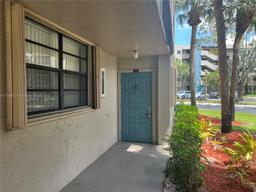 Picture of 1001 Colony Point Cir # 114, Pembroke Pines, FL 33026