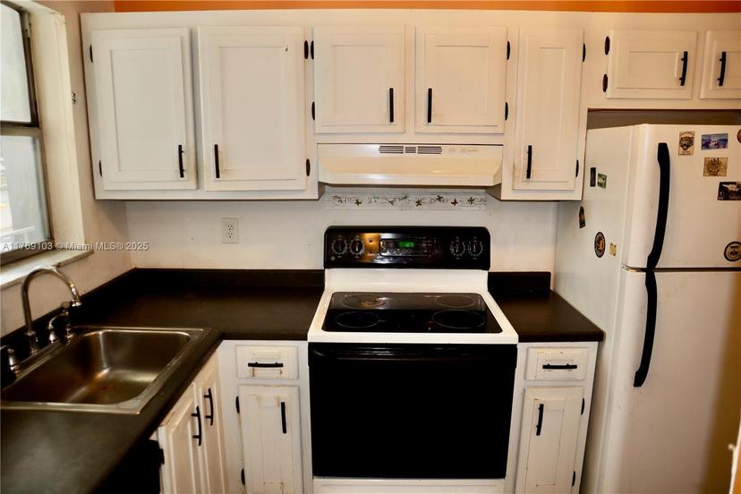 Picture of 8300 Sunrise Lakes Blvd # 212, Sunrise FL 33322