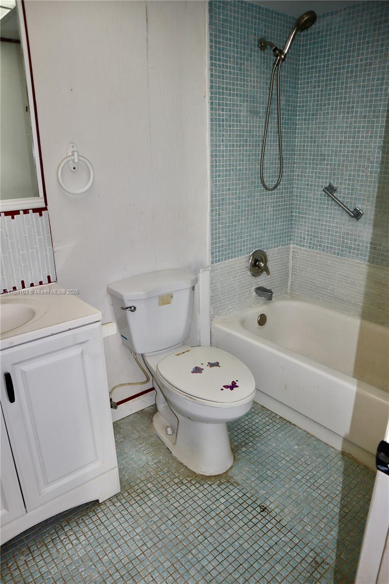Picture of 8300 Sunrise Lakes Blvd # 212, Sunrise FL 33322