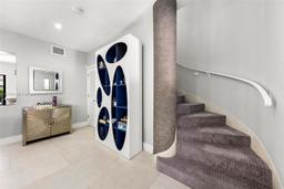 Picture of 6166 Pine Tree Dr, Miami Beach, FL 33140
