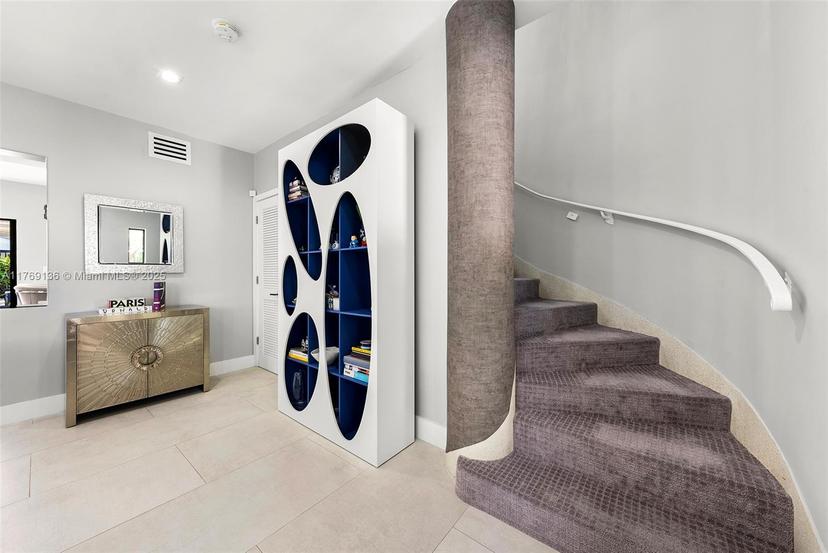 Picture of 6166 Pine Tree Dr, Miami Beach FL 33140