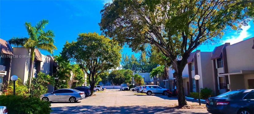 Picture of 14241 Memorial Hwy # 9F, Miami FL 33161