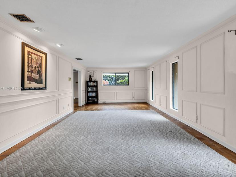 Picture of 15901 W Troon Cir, Miami Lakes FL 33014