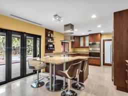 Picture of 15901 W Troon Cir, Miami Lakes, FL 33014