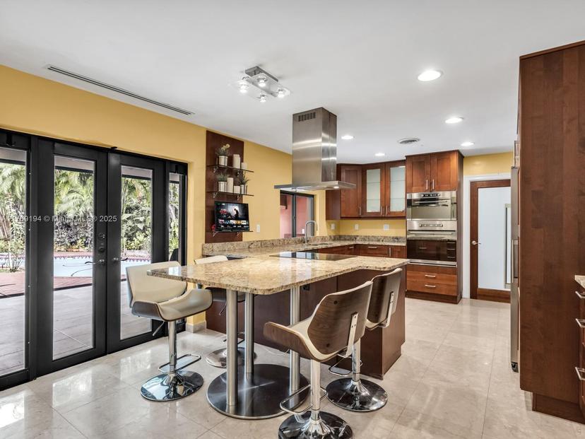 Picture of 15901 W Troon Cir, Miami Lakes FL 33014