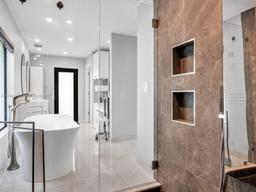Picture of 15901 W Troon Cir, Miami Lakes, FL 33014