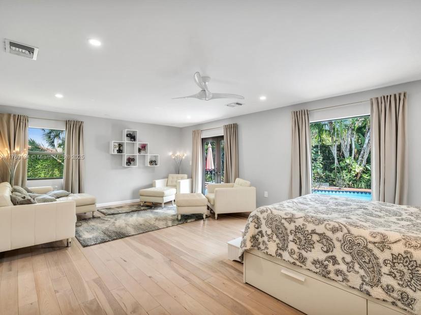 Picture of 15901 W Troon Cir, Miami Lakes FL 33014