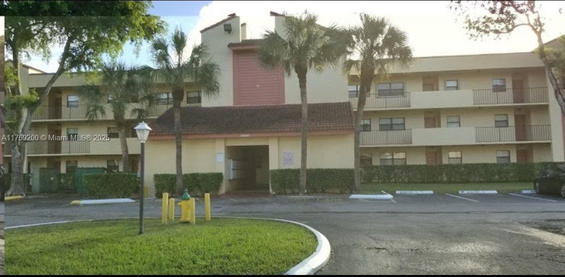 Picture of 3400 Foxcroft Rd # 301, Miramar, FL 33025