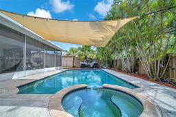Picture of 700 NW 88Th Ter, Pembroke Pines, FL 33024