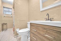 Picture of 700 NW 88Th Ter, Pembroke Pines, FL 33024
