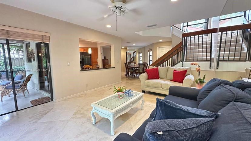 Picture of 3308 Old Oak Ln # 1003, Hollywood FL 33021