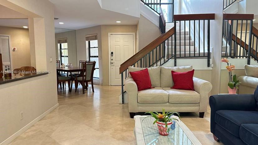 Picture of 3308 Old Oak Ln # 1003, Hollywood FL 33021