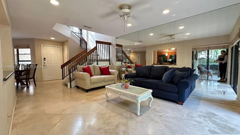 Picture of 3308 Old Oak Ln # 1003, Hollywood FL 33021