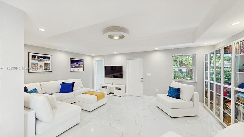 Picture of 931 SW 11Th St # 1, Miami FL 33129