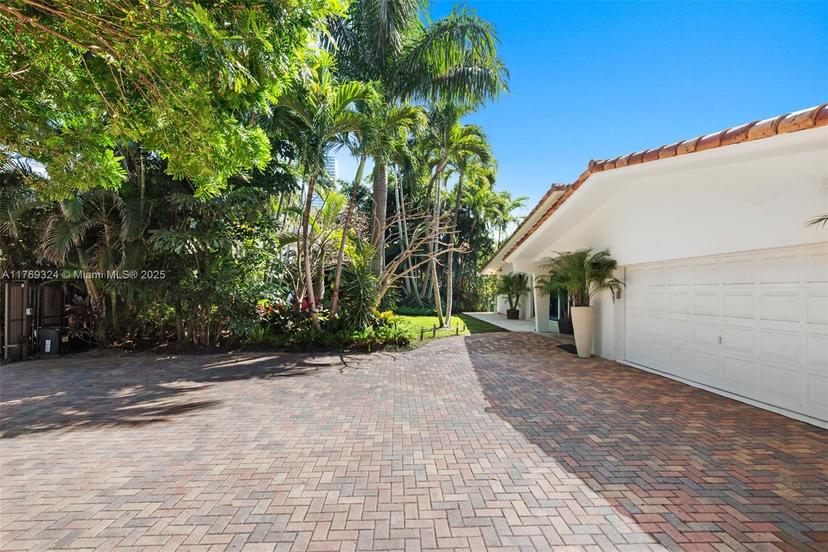 Picture of 210 Ocean Blvd, Golden Beach FL 33160