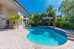 Picture of 10250 S Lake Vista Cir, Davie, FL 33328