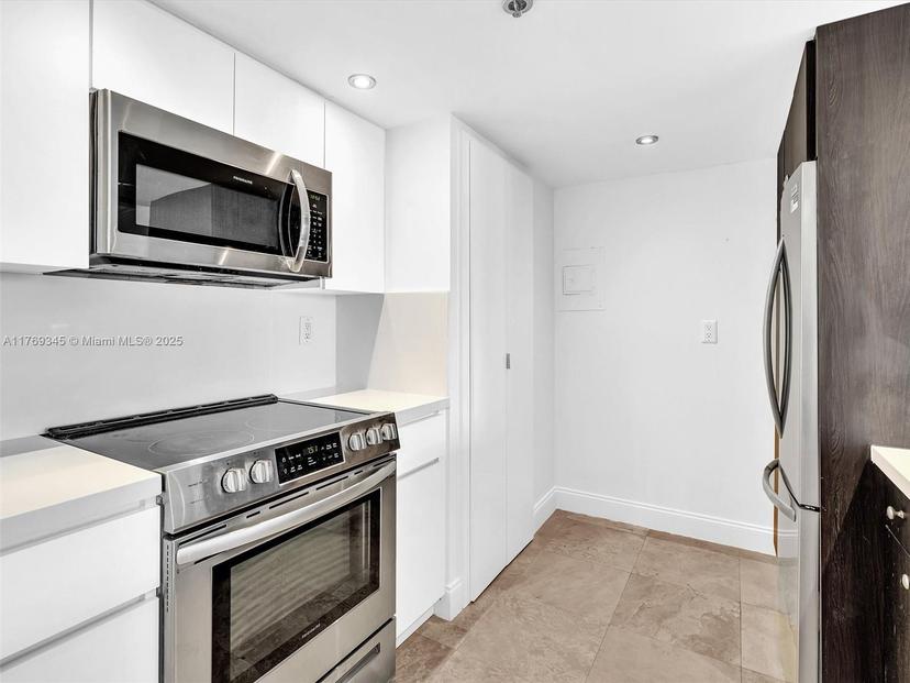 Picture of 1717 N Bayshore Dr # 3553, Miami FL 33132