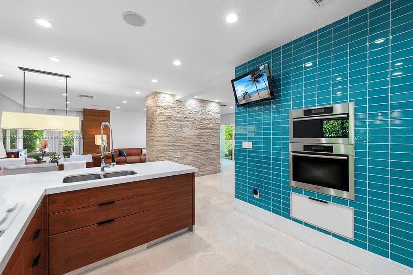 Picture of 6001 N Bay Rd, Miami Beach FL 33140