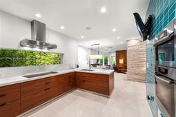 Picture of 6001 N Bay Rd, Miami Beach, FL 33140