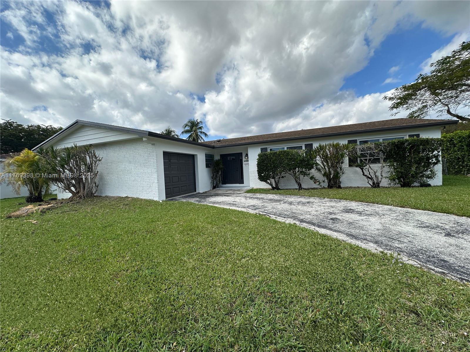 Picture of 10475 SW 96Th Ter, Kendall, FL 33176