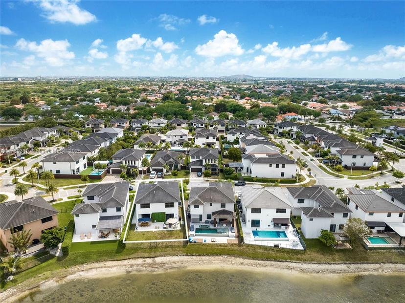 Picture of 8823 NW 155Th Ter, Miami Lakes FL 33018
