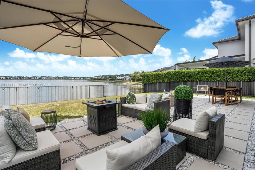 Picture of 8823 NW 155Th Ter, Miami Lakes FL 33018