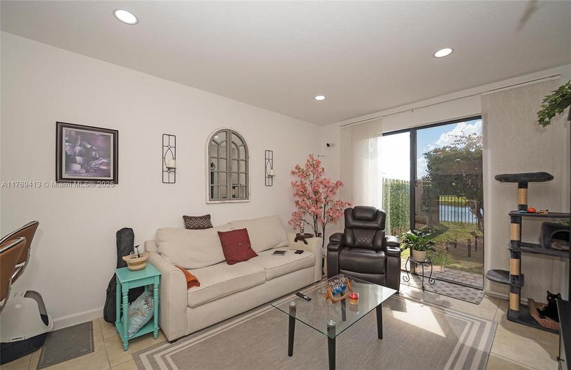 Picture of 360 SE 37Th Ter # 0, Homestead FL 33033