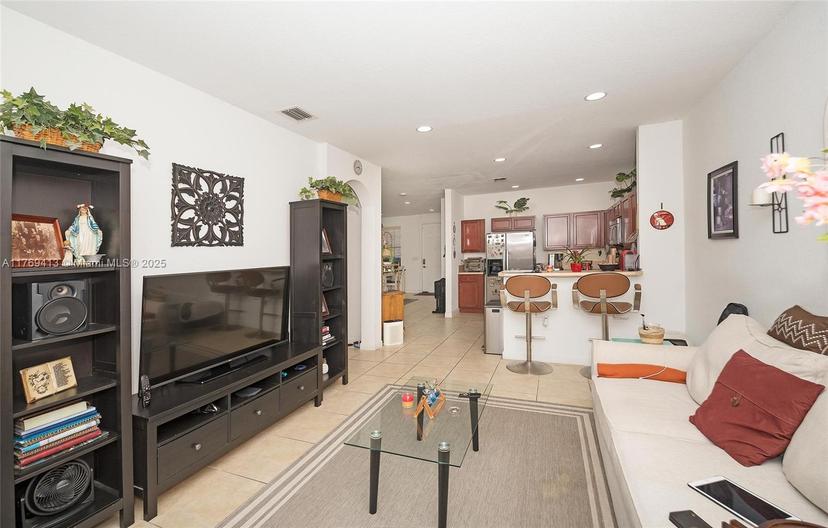 Picture of 360 SE 37Th Ter # 0, Homestead FL 33033