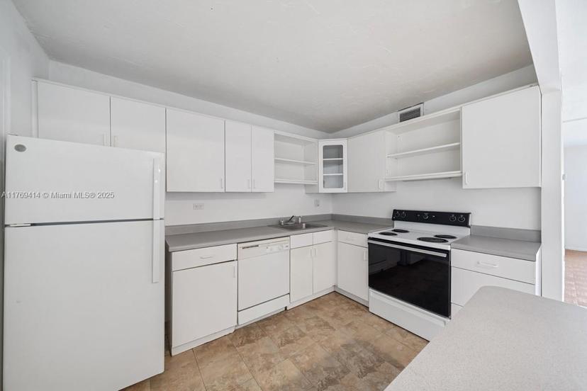 Picture of 8107 SW 72Nd Ave # 306E, Miami FL 33143