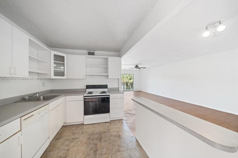 Picture of 8107 SW 72Nd Ave # 306E, Miami FL 33143