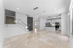 Picture of 870 NE 191St St, Miami, FL 33179